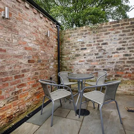 The Haven At The Lawrence Apartments York Exterior photo